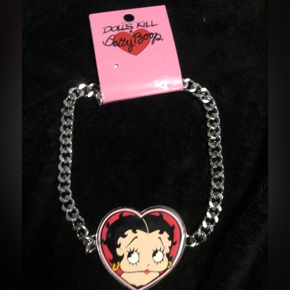Rare dolls kill Betty boop necklace